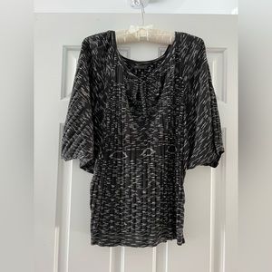 BCBG tunic sweater top in black/white. Size XS